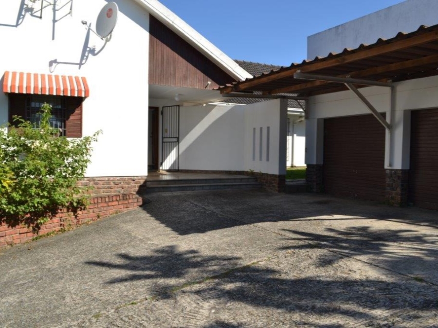 To Let 3 Bedroom Property for Rent in Beacon Bay North Eastern Cape